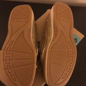 Sperry Shoes - Gold Top Slider Sherry’s Sperry Shoes - Gold Top Slider Sherry’s